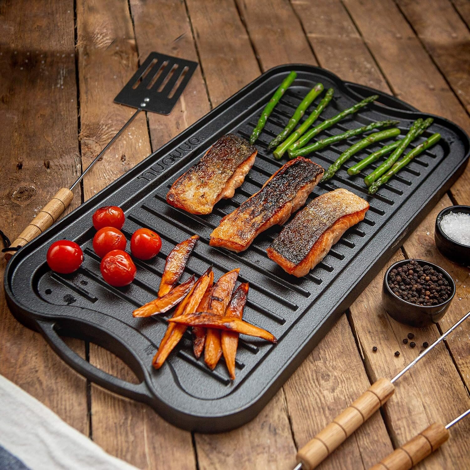 cast iron griddle pan for grilling and BBQ. Perfect gift for chef.